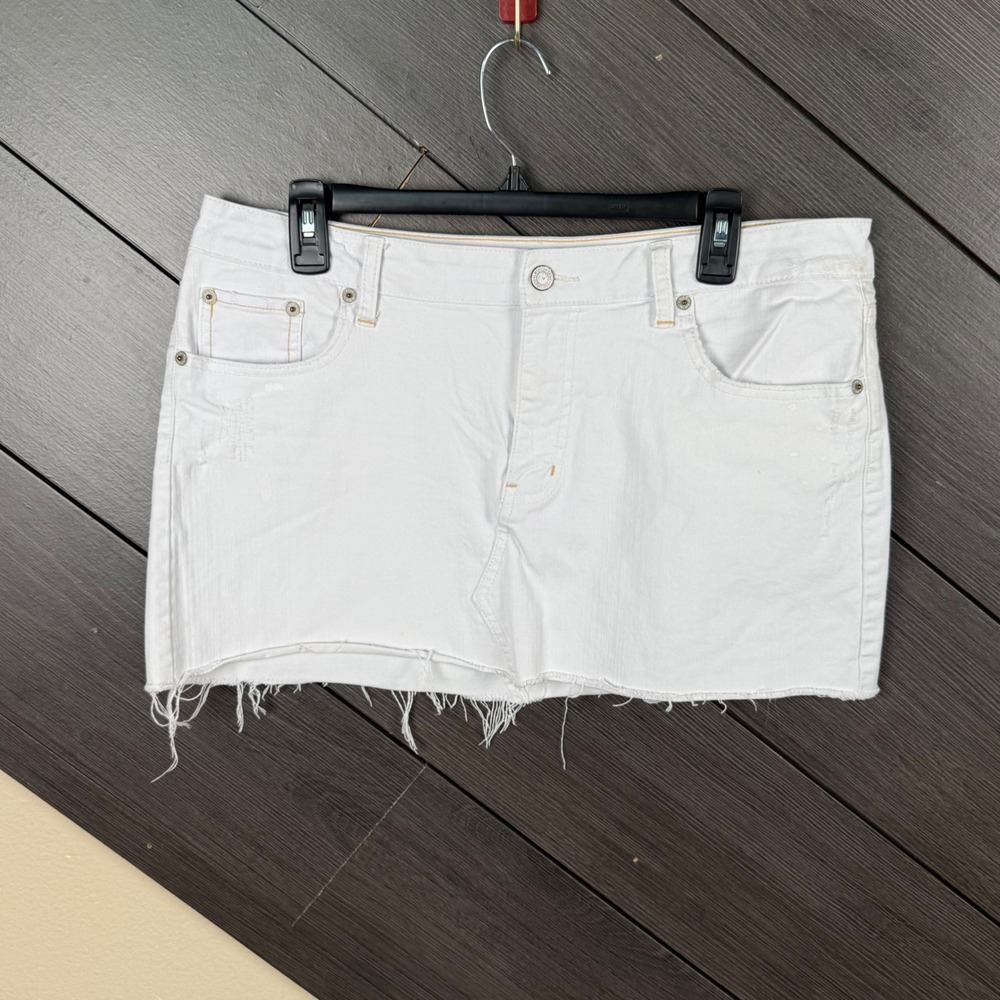American Eagle Women's 12 Y2K White Denim Micro Mini Skirt Distressed Grunge